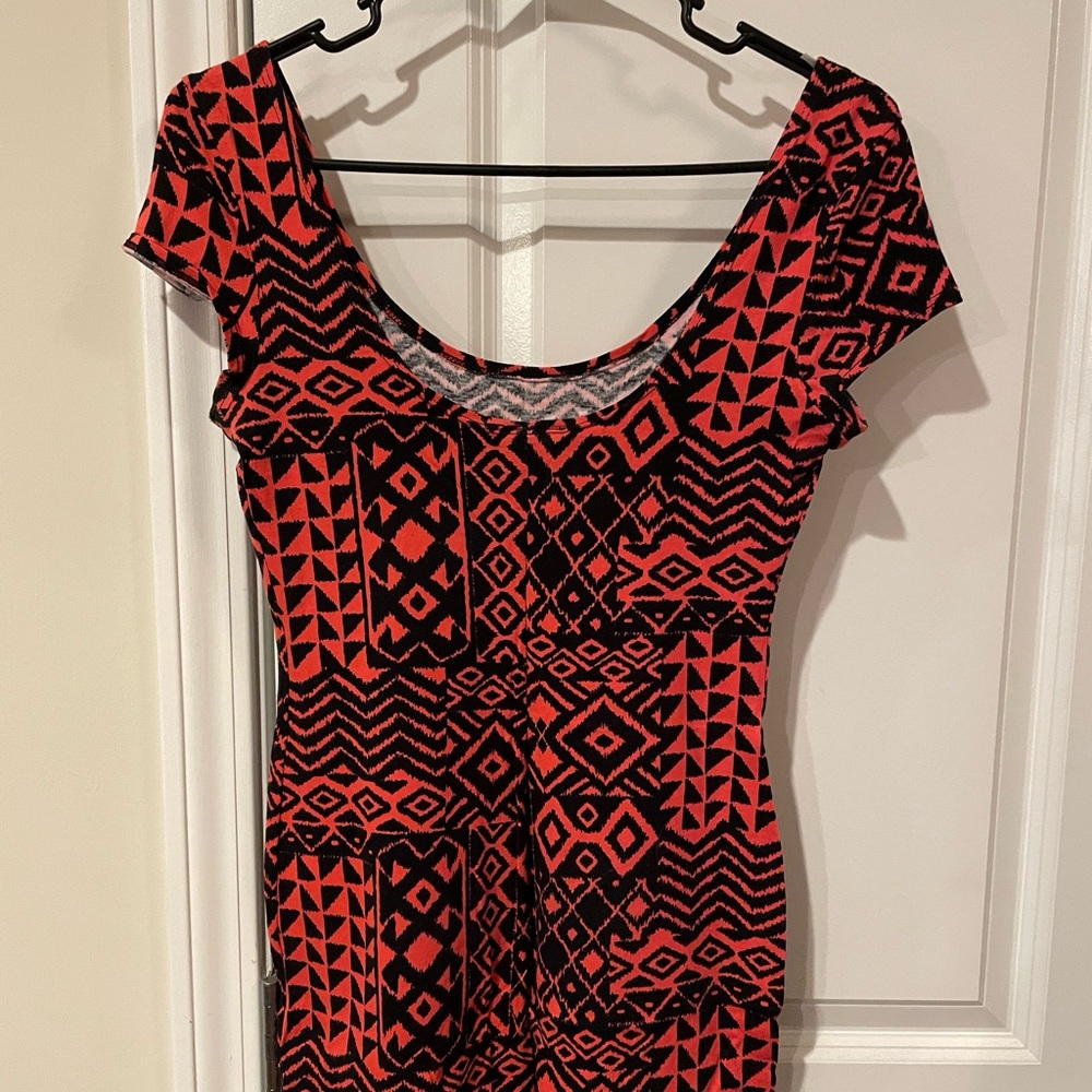 Pattern Bodycon Dress - Picture 2 of 4